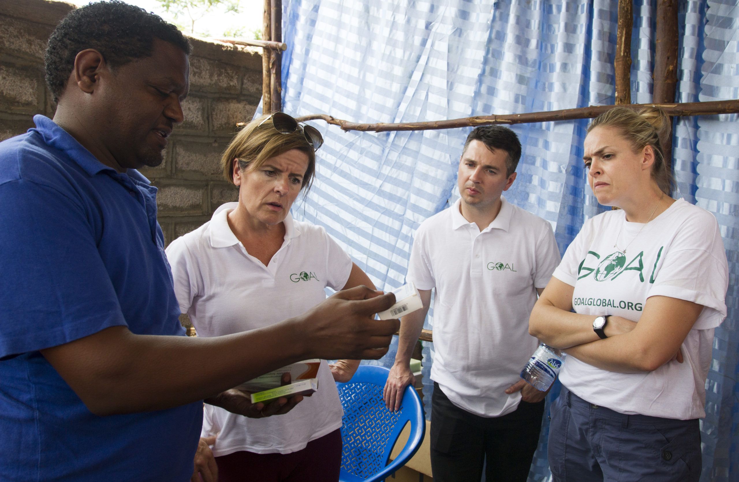 02_Adrienne Gormley Director of Dropbox Ireland on a visit to GOAL Ethiopia mobile health centre for internally displaced people at Dilla on May 2019_photo by Anteneh Tadele.