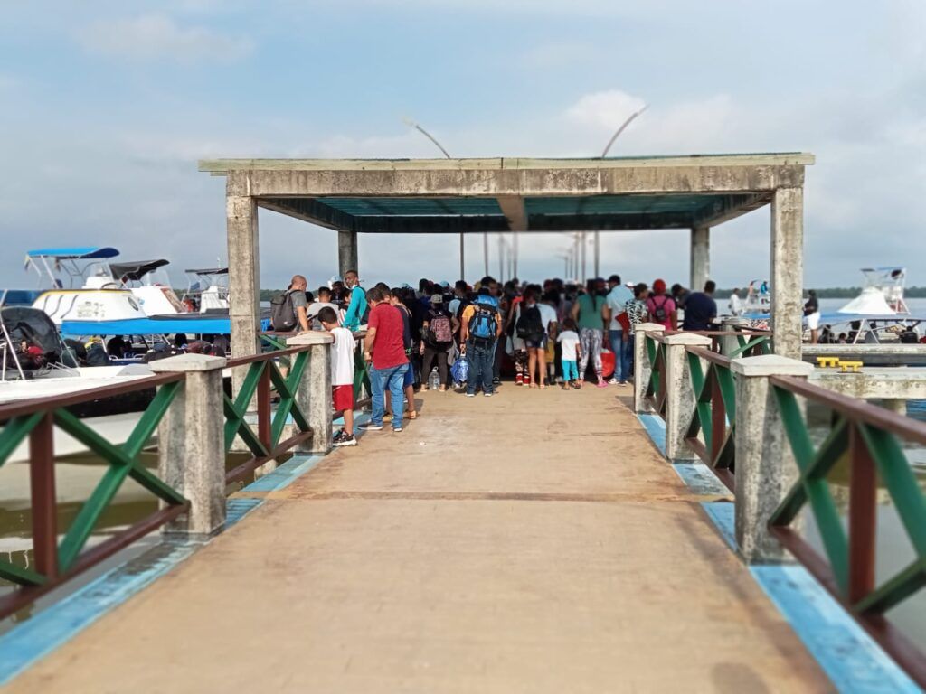 Venezuelan migrants embarking to Acandi & Capurgana (Darien Gap doors)
